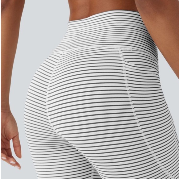 HALARA Black and White Striped Leggings NWOT activewear streetwear every day M - Picture 4 of 7